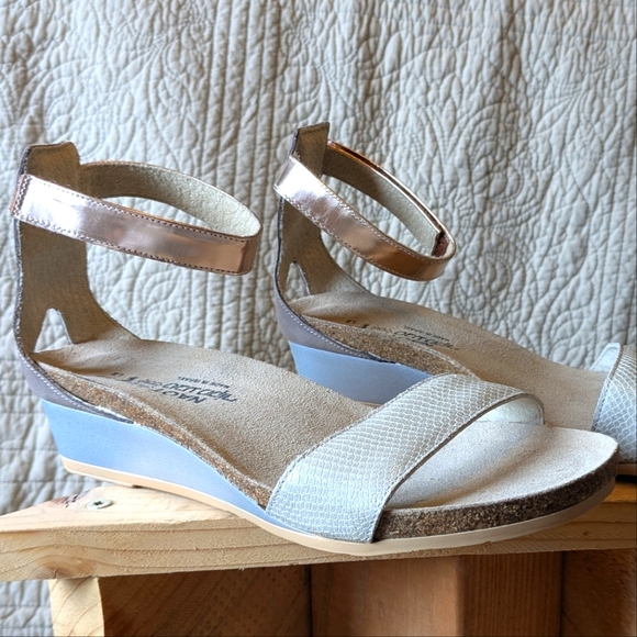 Naot Pixie Women's Sandals with Ankle Strap - Picture 1 of 6